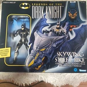 LEGENDS OF THE DARK KNIGHT SKYWING STREET BIKE
